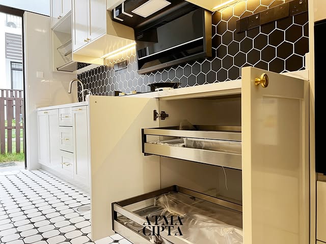 Setia Safiro — English-Style Kitchen · Cyberjaya